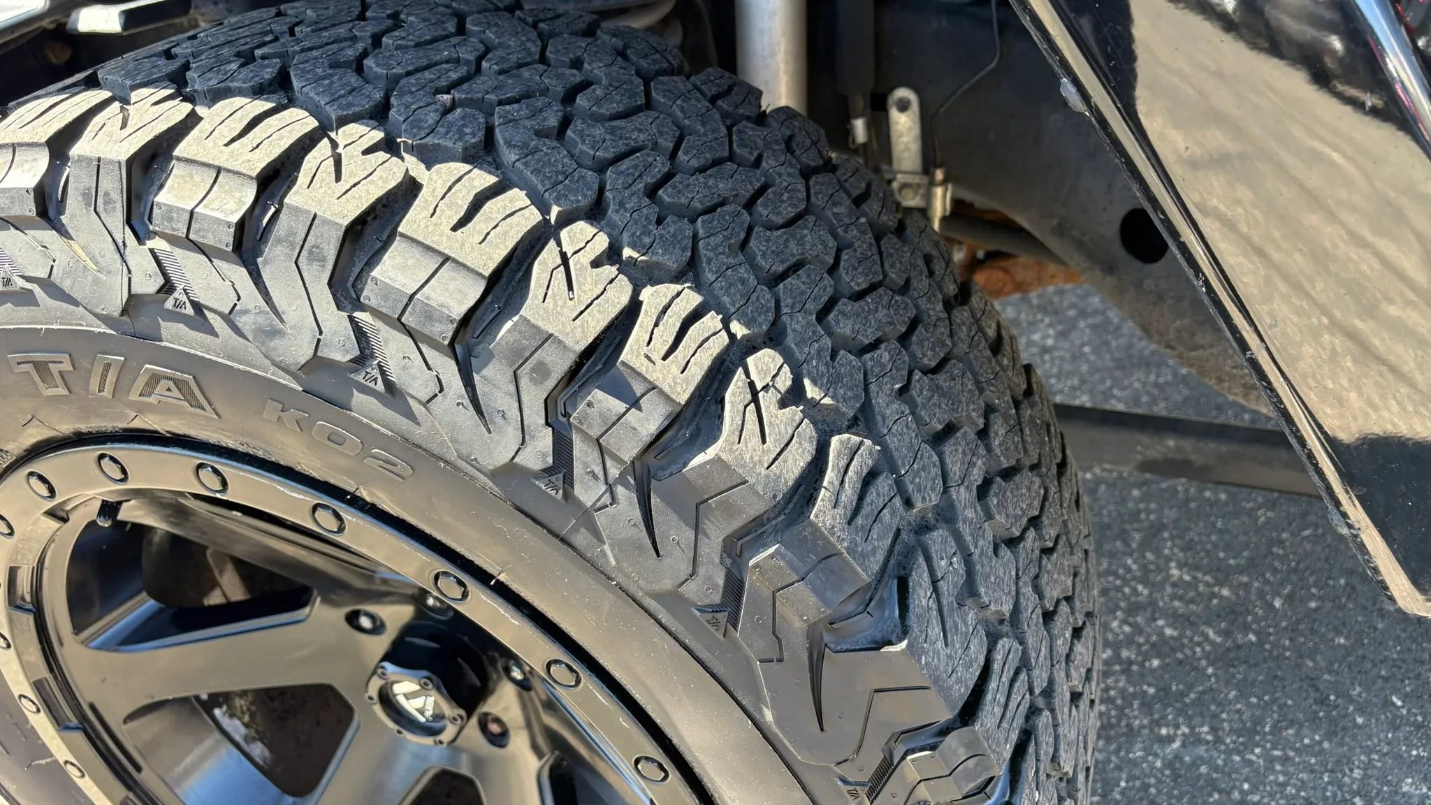 Used 2016 Jeep Wrangler Unlimited Sahara w/ Connectivity Group image 35