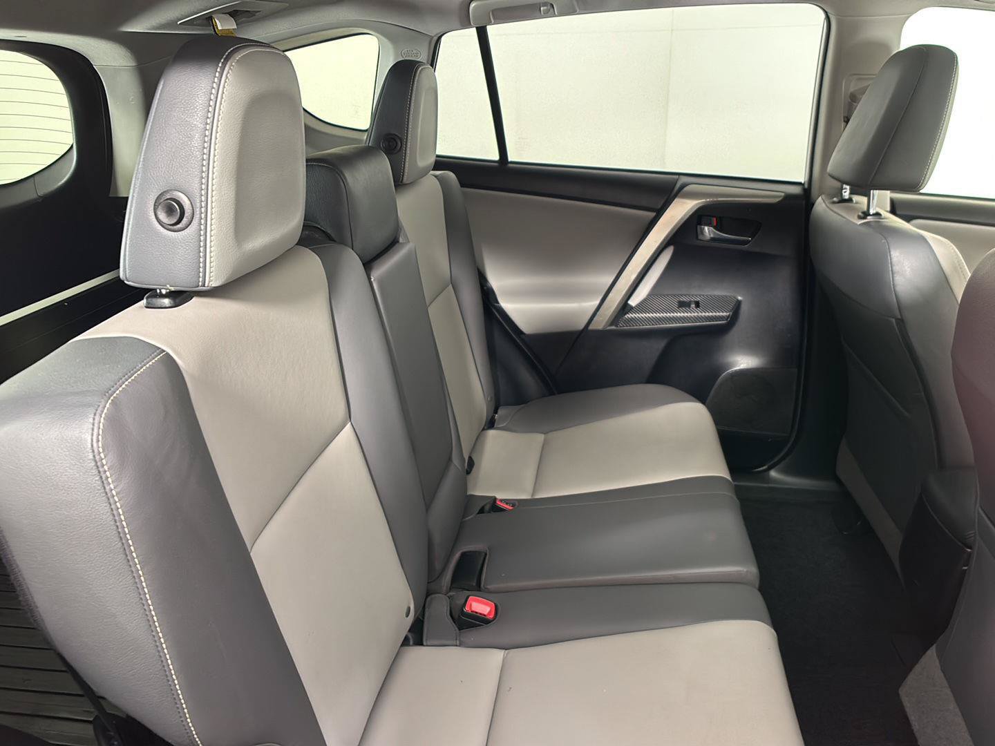 Used 2015 Toyota RAV4 Limited AWD/4WD image 18
