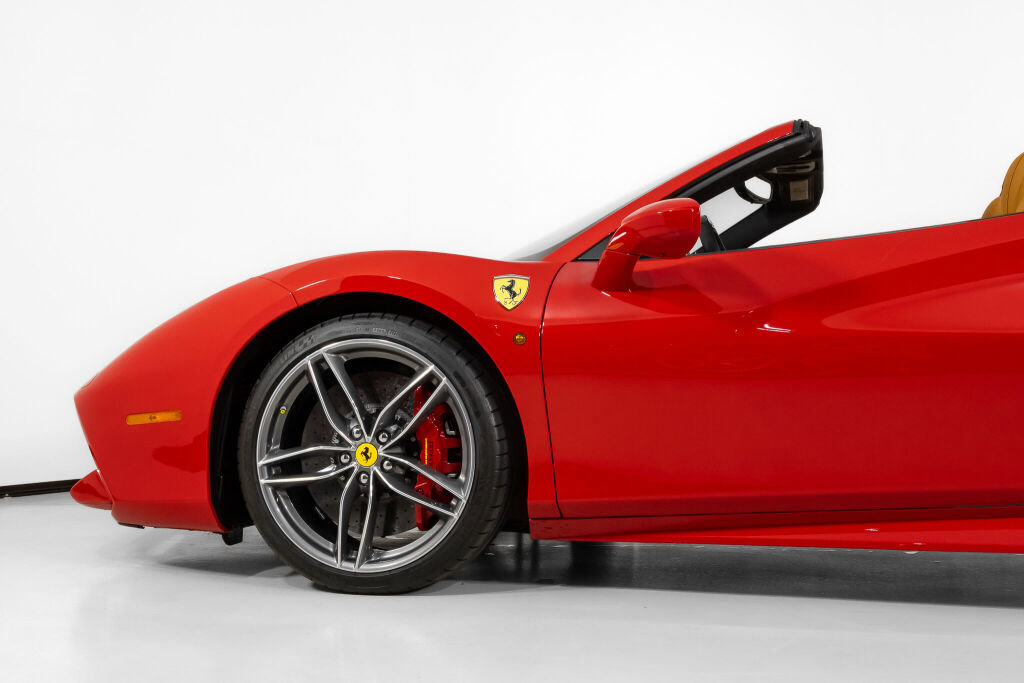 Used 2018 Ferrari 488 Spider image 15