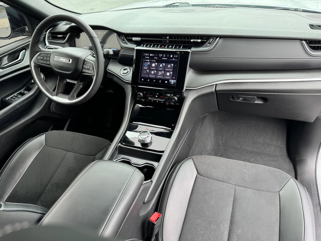 Used 2024 Jeep Grand Cherokee Altitude image 12