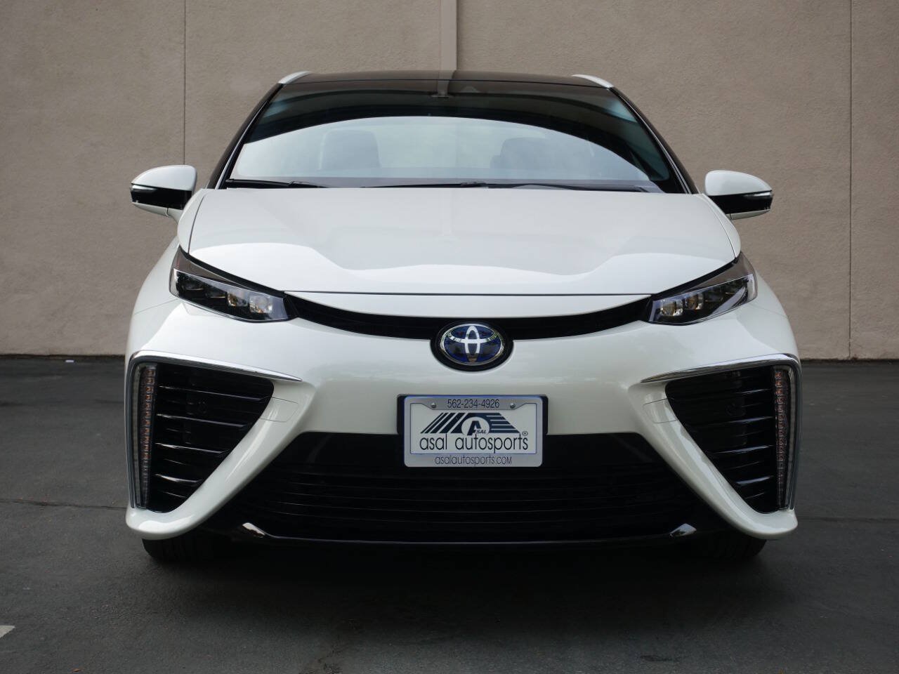 Used 2017 Toyota Mirai FWD image 5