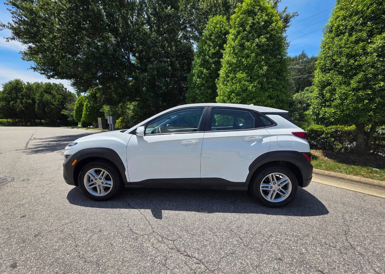 Used 2022 Hyundai Kona SE w/ Cargo Package FWD image 2