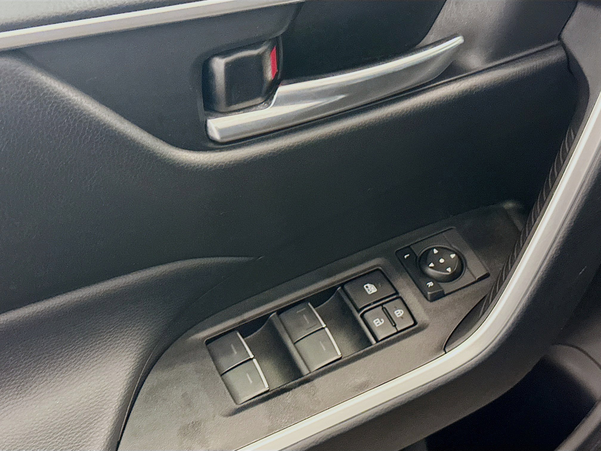 Used 2025 Toyota RAV4 XLE image 15