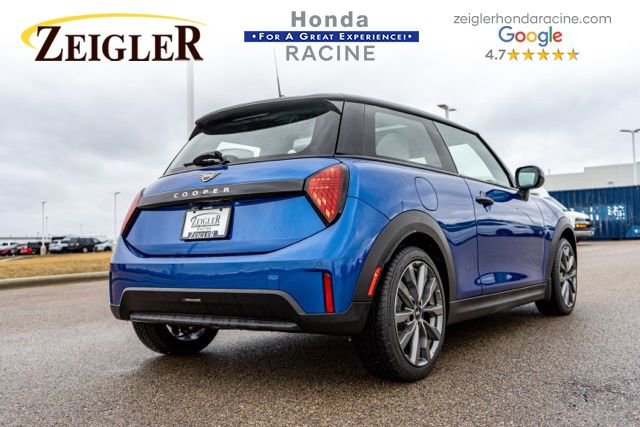 Used 2025 MINI Cooper 2-Door Hardtop image 7