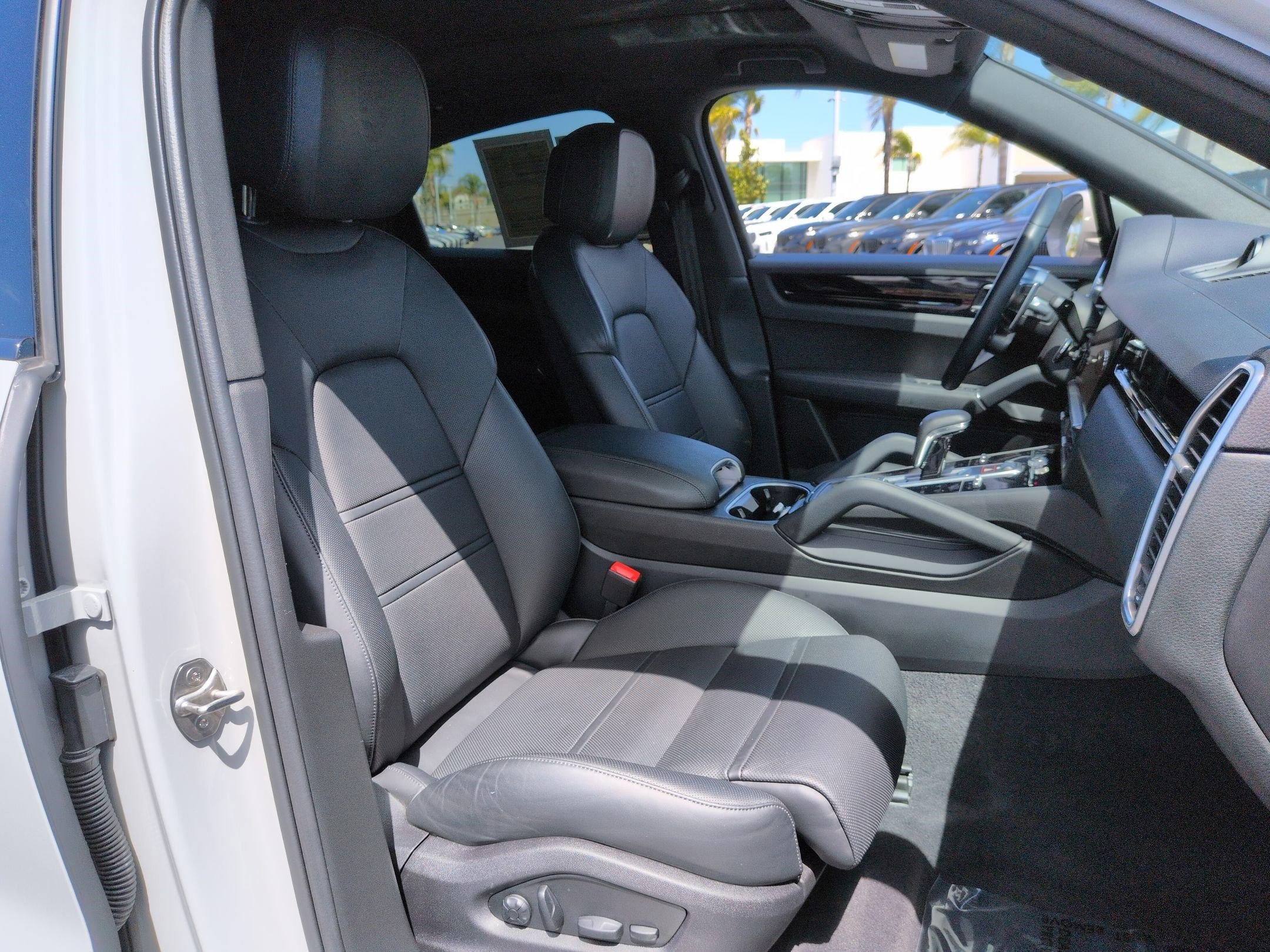 Used 2022 Porsche Cayenne Coupe AWD/4WD image 33