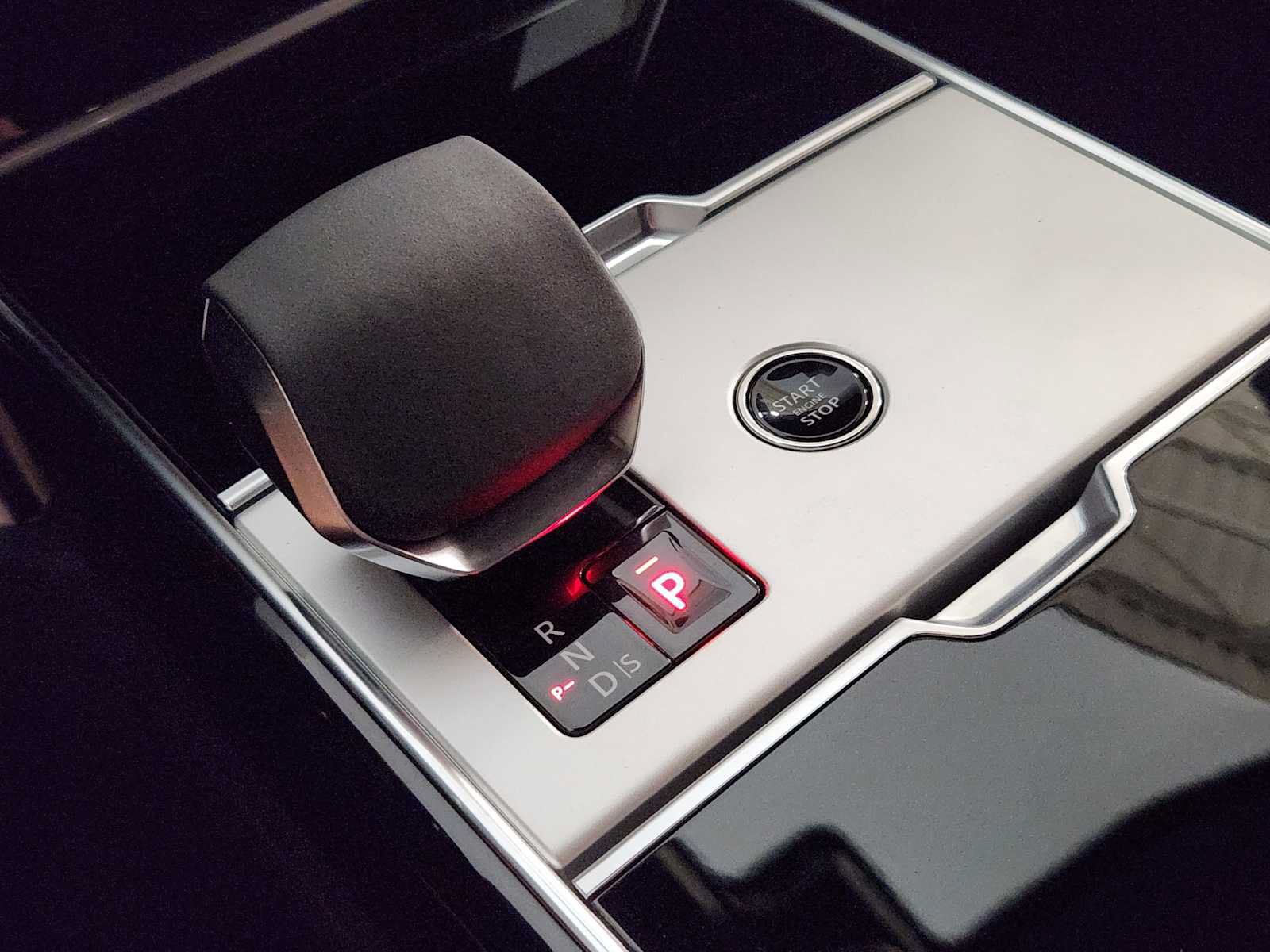 New 2026 Land Rover Range Rover SE AWD/4WD image 18