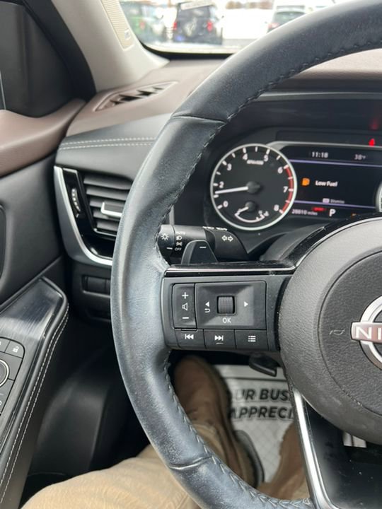 Used 2023 Nissan Rogue SL w/ SL Premium Package image 16