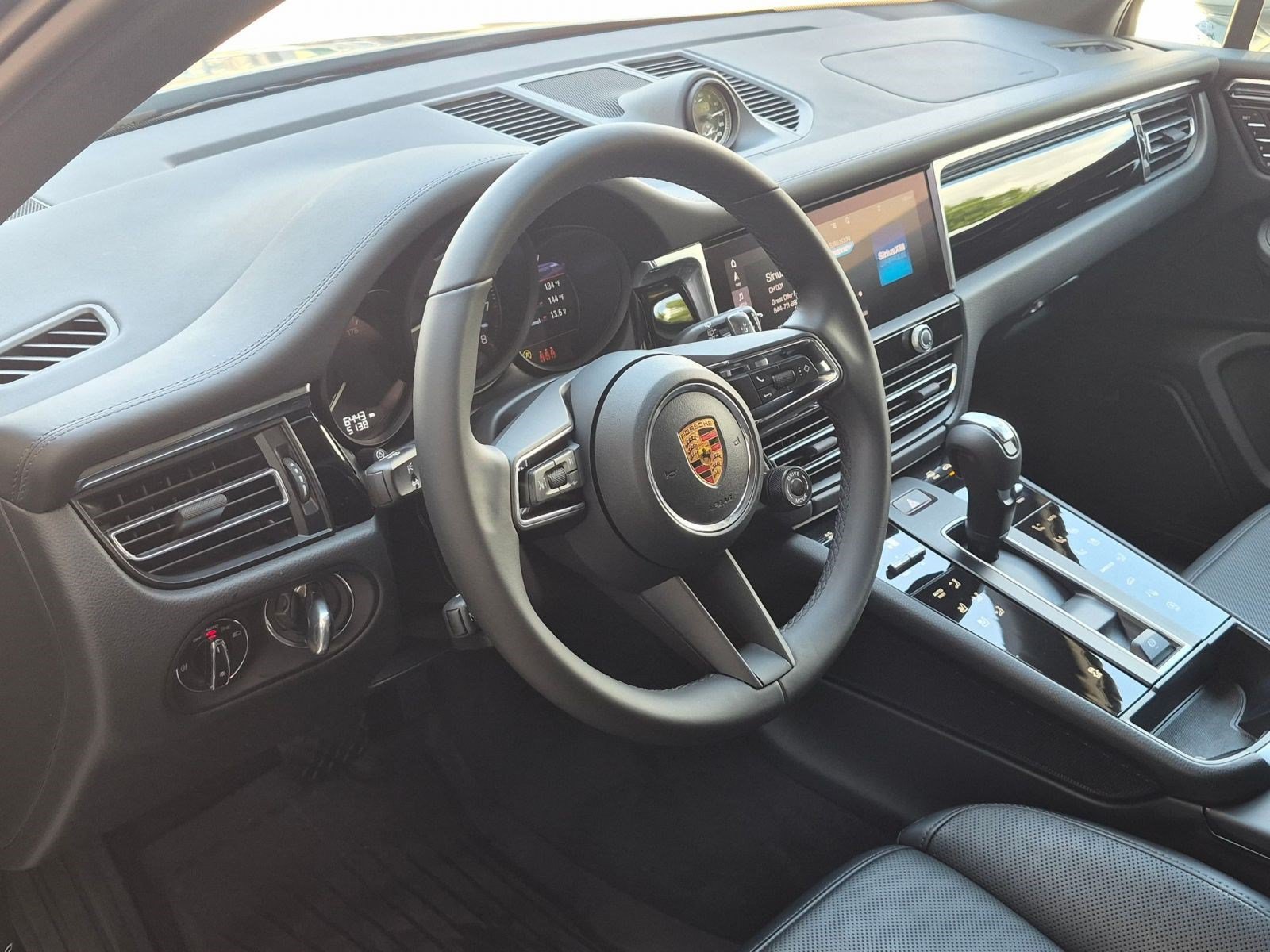 Certified 2026 Porsche Macan AWD/4WD video 4