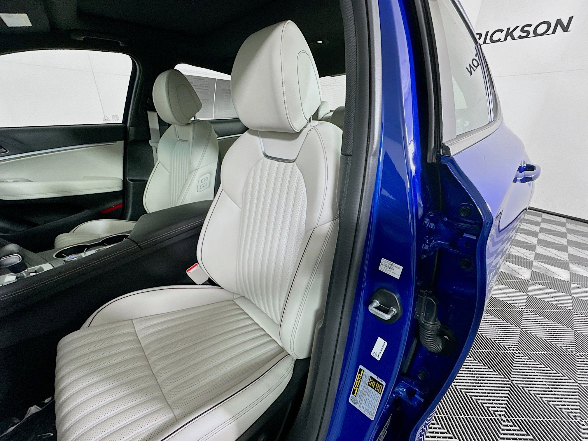 Used 2025 Genesis G70 2.5T w/ Sport Prestige Package image 12