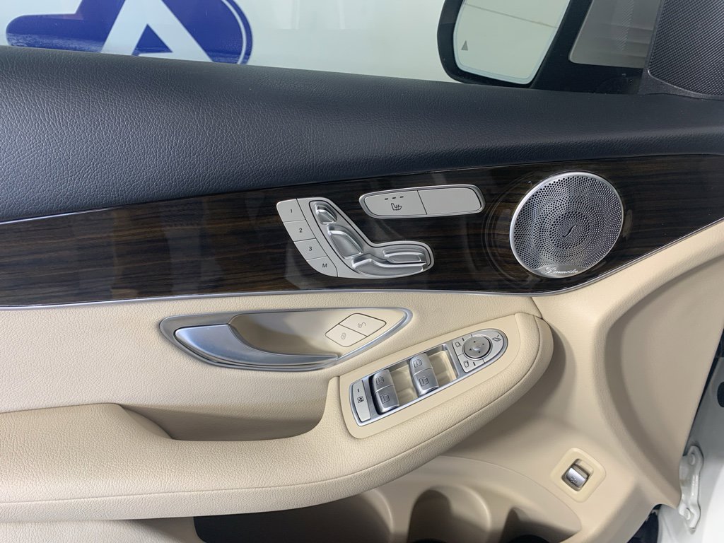 Used 2020 Mercedes-Benz GLC 300 4MATIC w/ Parking Assistance Package image 15