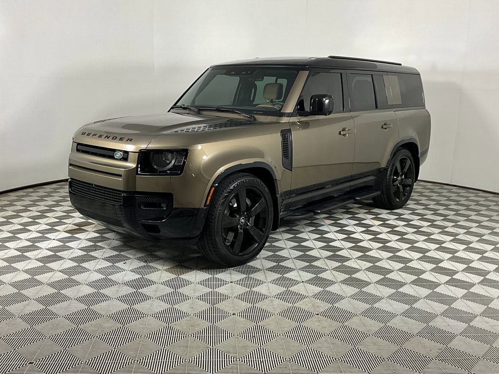Used 2025 Land Rover Defender 130 X-Dynamic SE image 1