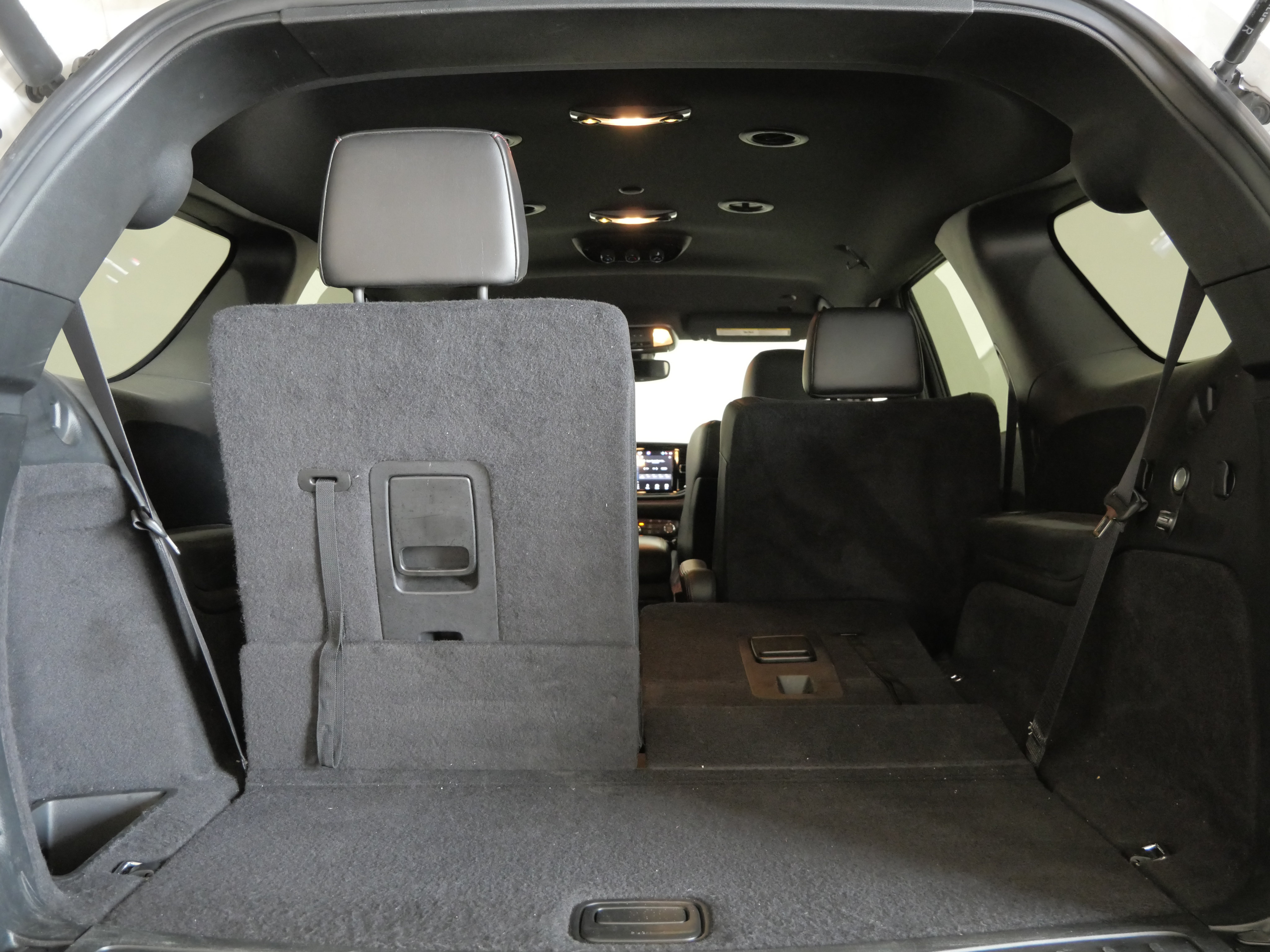 Used 2023 Dodge Durango R/T w/ Tow 'N Go Package AWD/4WD image 28