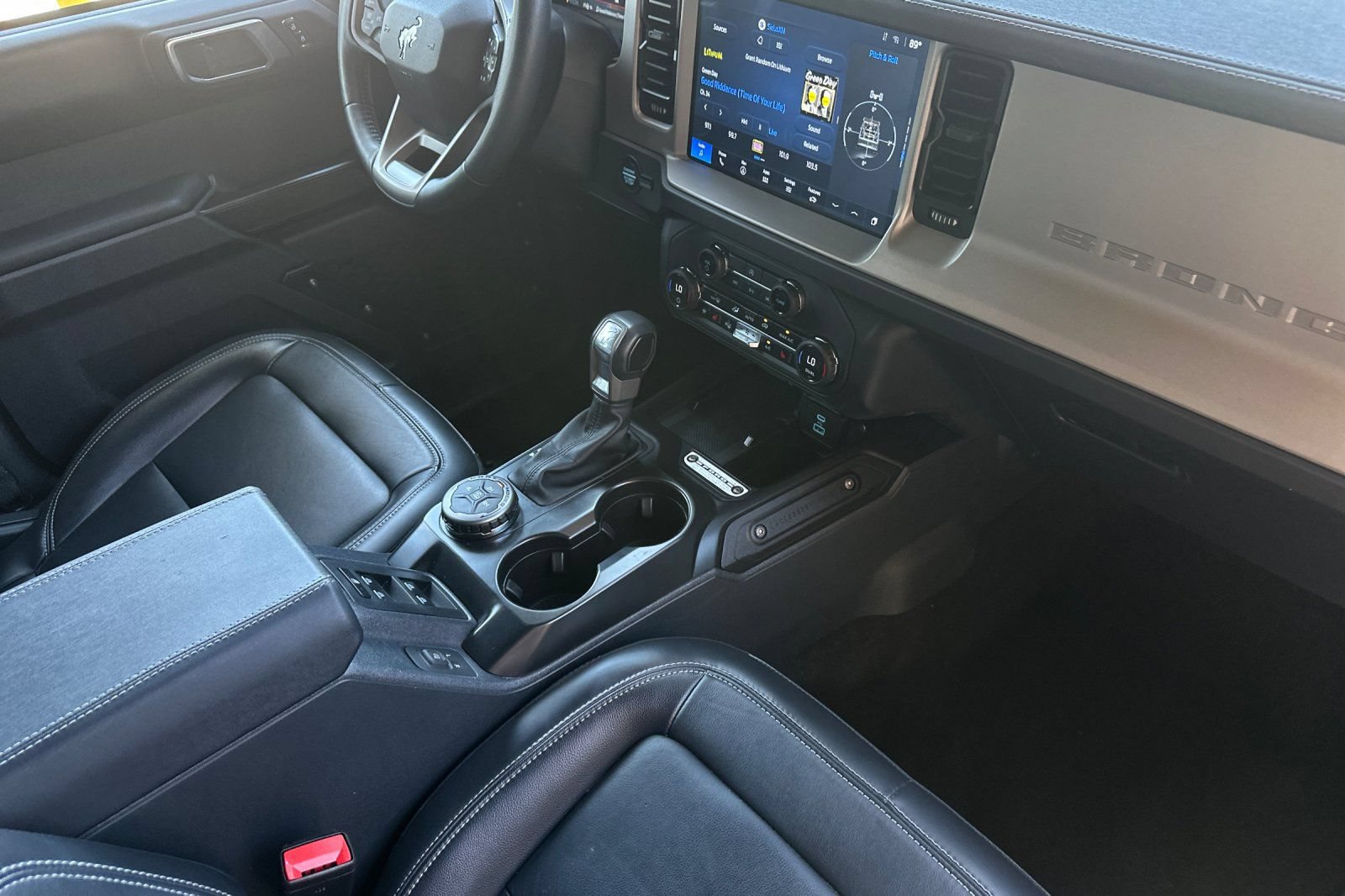 Used 2025 Ford Bronco Outer Banks AWD/4WD image 16