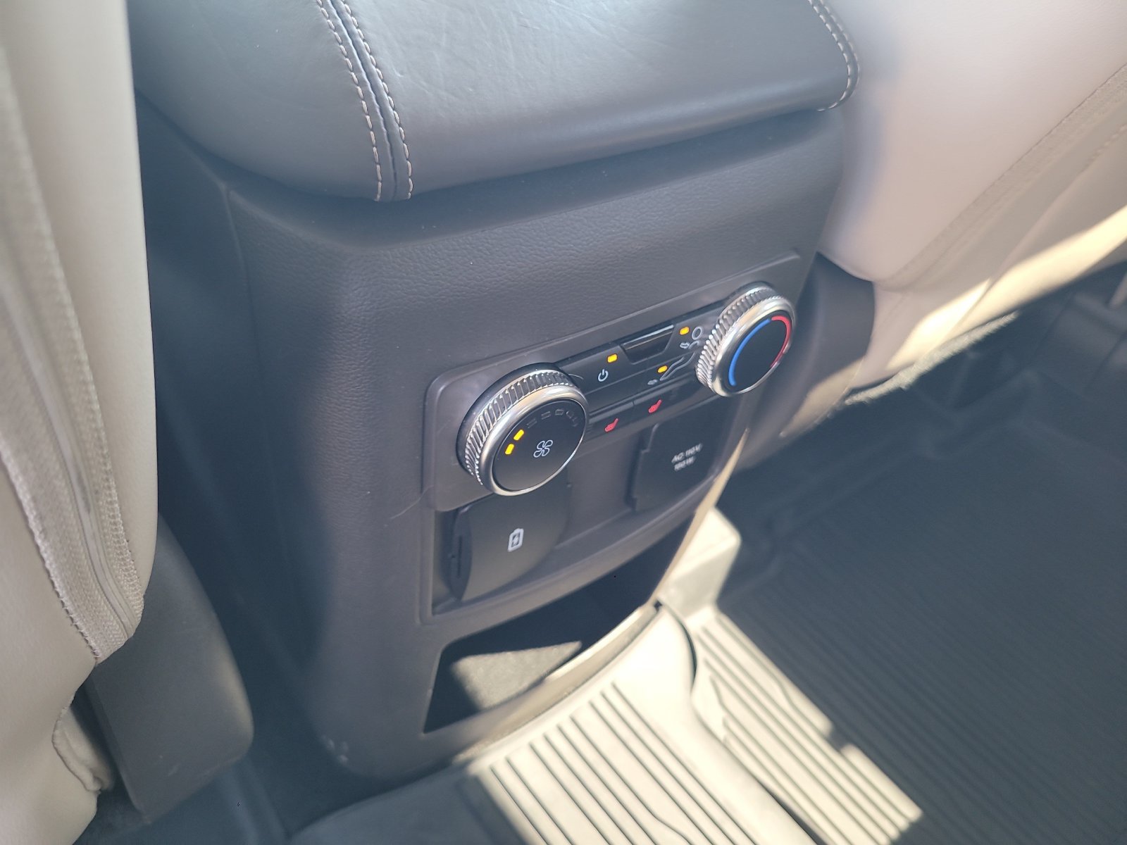 Used 2021 Ford Explorer Platinum w/ Equipment Group 601A AWD/4WD image 27
