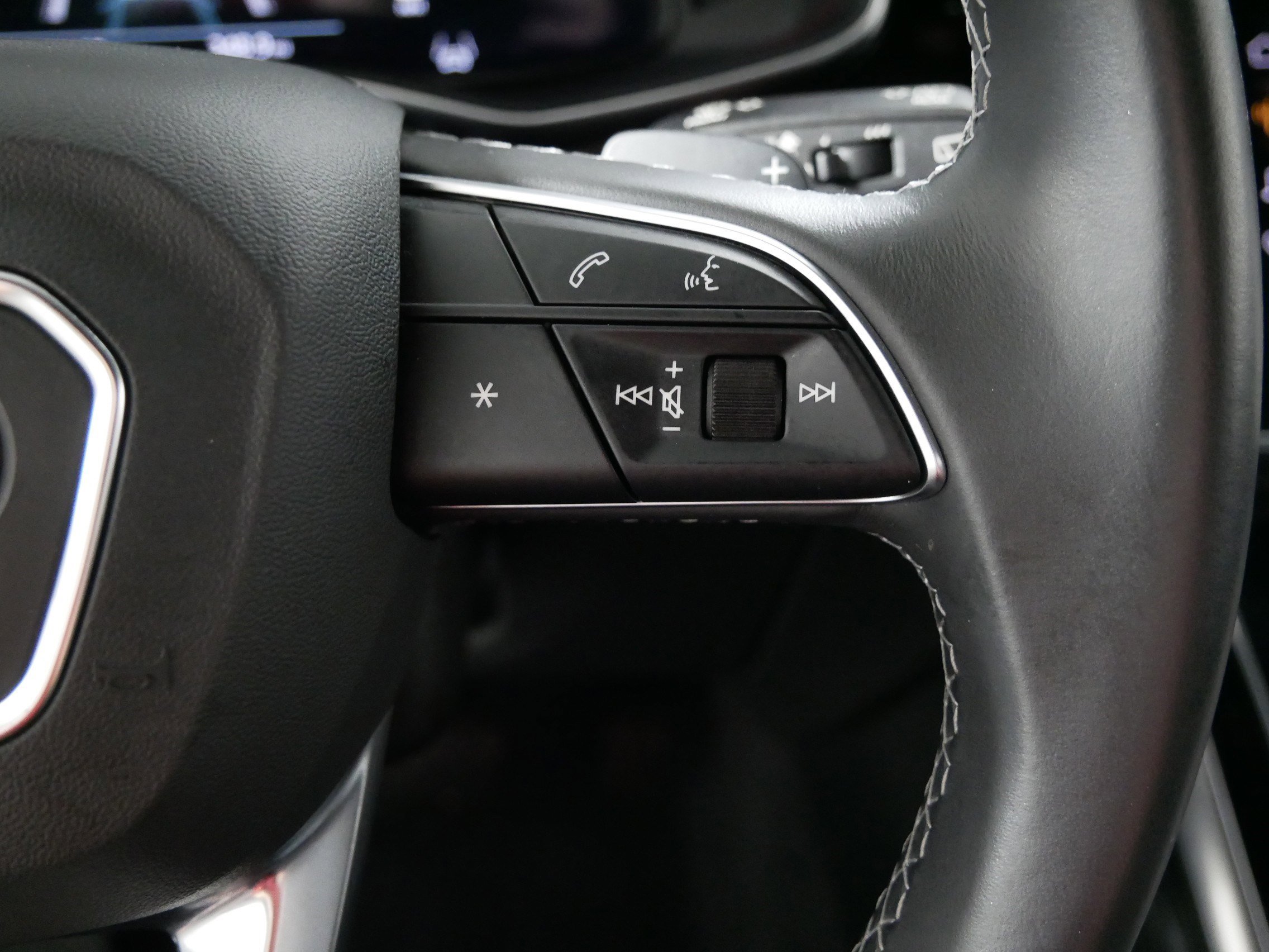 Used 2021 Audi Q8 Prestige w/ Prestige Package image 28