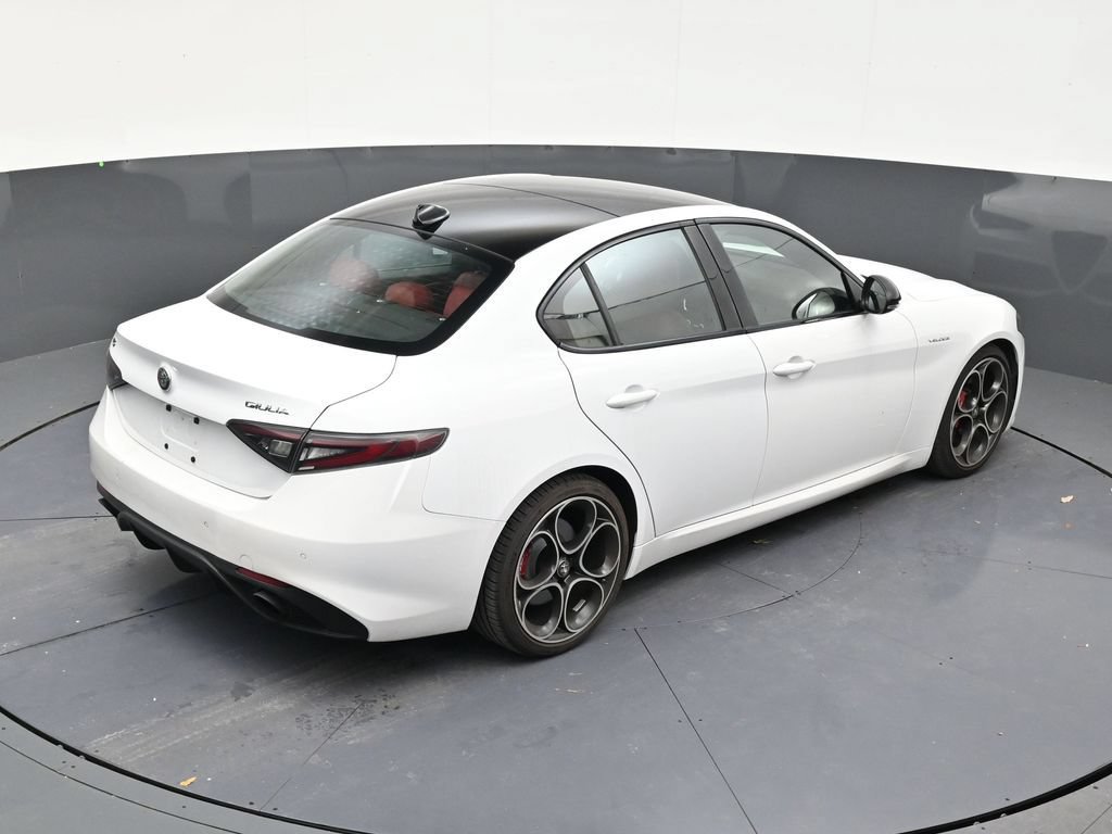 Used 2024 Alfa Romeo Giulia Veloce RWD image 16