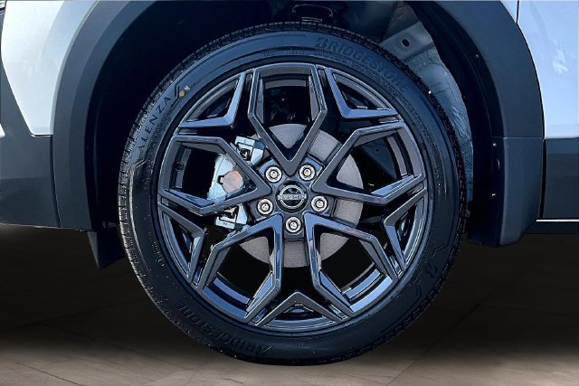 New 2026 Nissan Kicks SR FWD image 12
