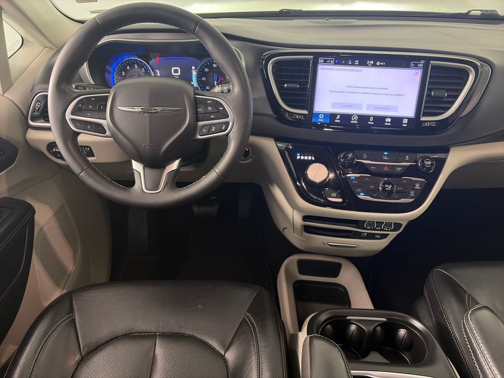 Used 2022 Chrysler Pacifica Touring-L FWD image 13