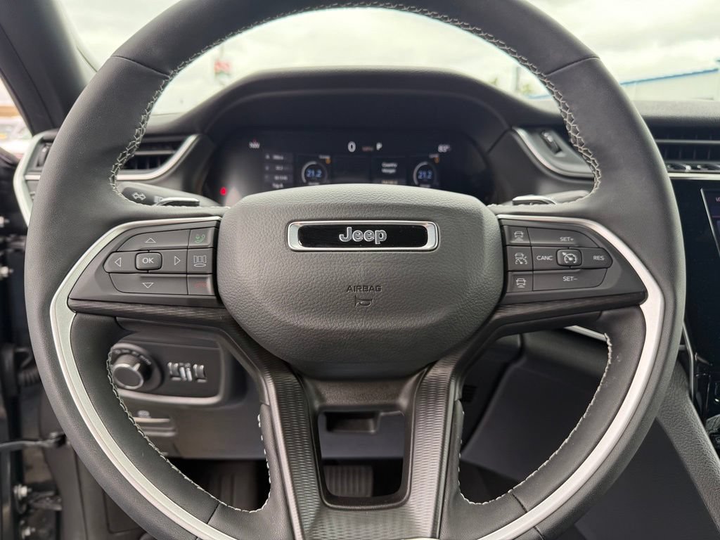 Used 2025 Jeep Grand Cherokee Laredo X w/ Luxury Tech Group I AWD/4WD image 28