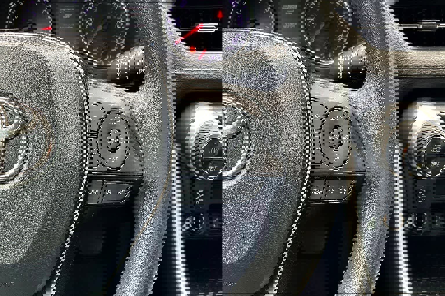 Used 2020 Toyota RAV4 XLE Premium image 25