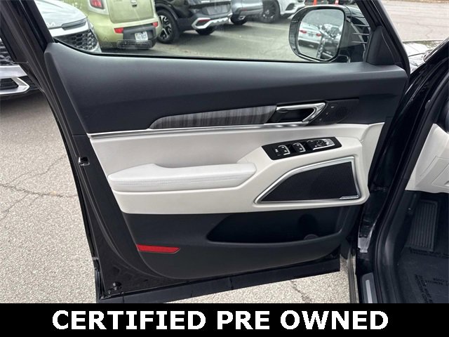 Used 2024 Kia Telluride SX Prestige w/ Towing Package image 13