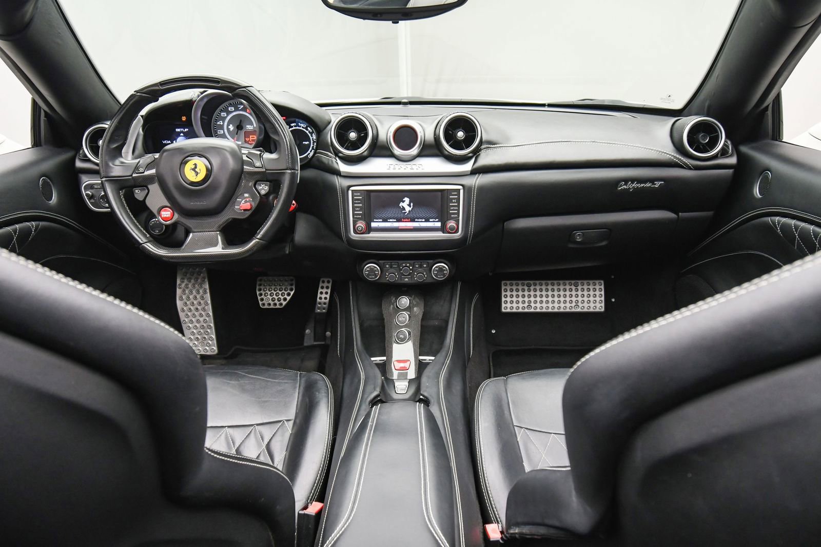 Used 2016 Ferrari California T image 13