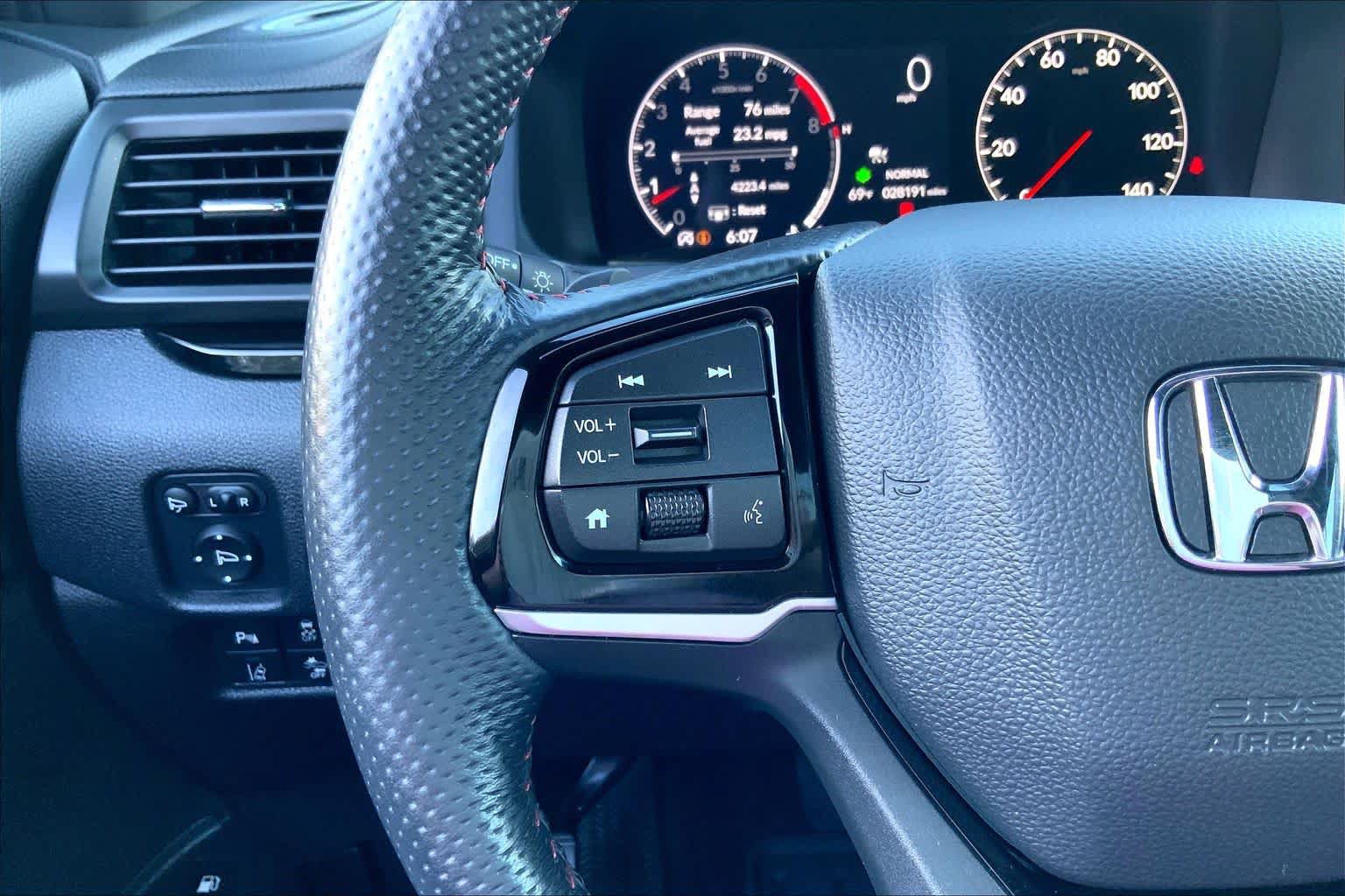 Certified 2025 Honda Ridgeline Black Edition image 24