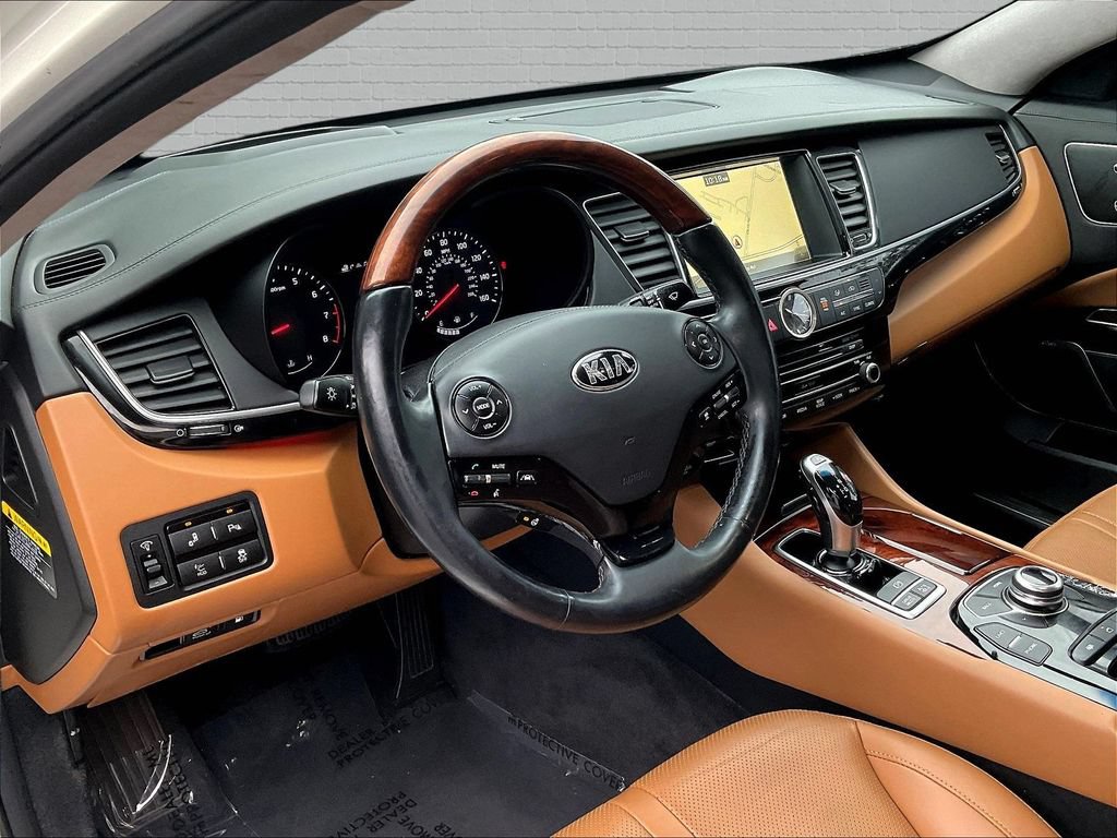 Used 2017 Kia K900 Luxury w/ VIP Package RWD image 14