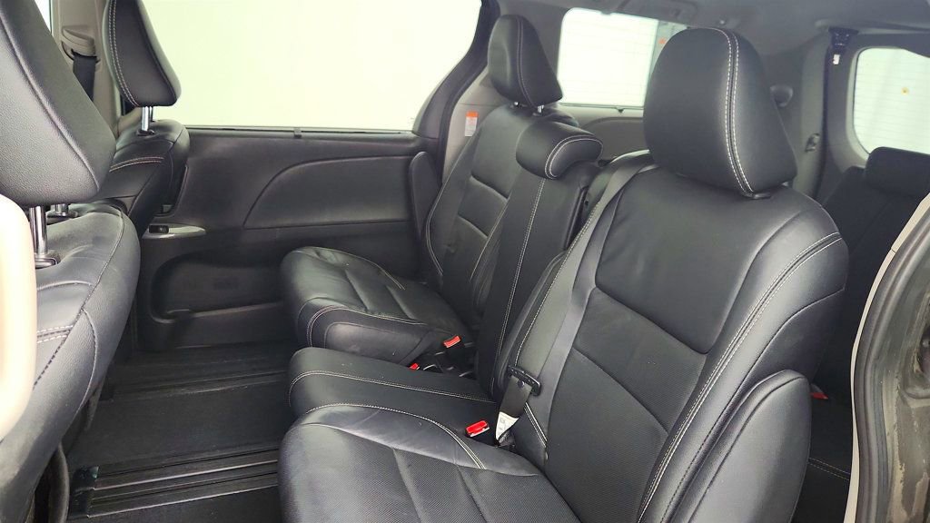 Used 2018 Toyota Sienna SE Premium image 21