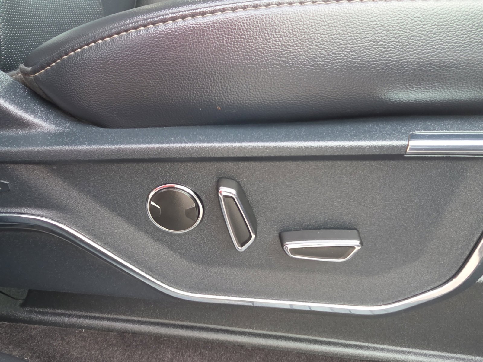 Used 2021 Ford F150 Lariat w/ Equipment Group 502A High image 33