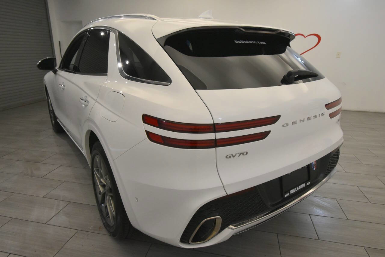 Used 2022 Genesis GV70 2.5T w/ Advanced Package image 3