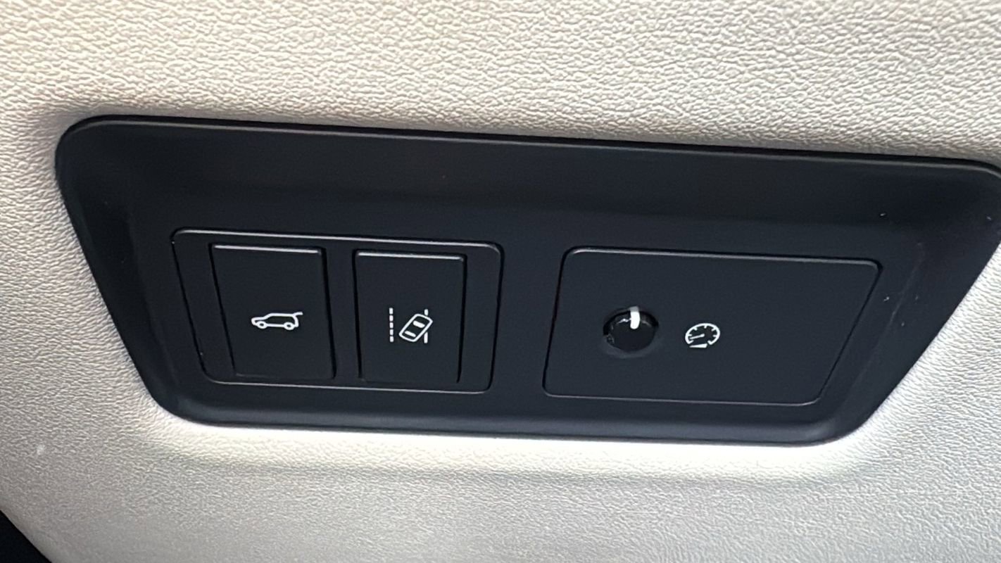 Used 2016 Land Rover Range Rover Supercharged image 31