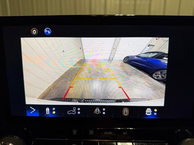 Used 2024 Chevrolet Colorado Trail Boss w/ Technology Package image 40