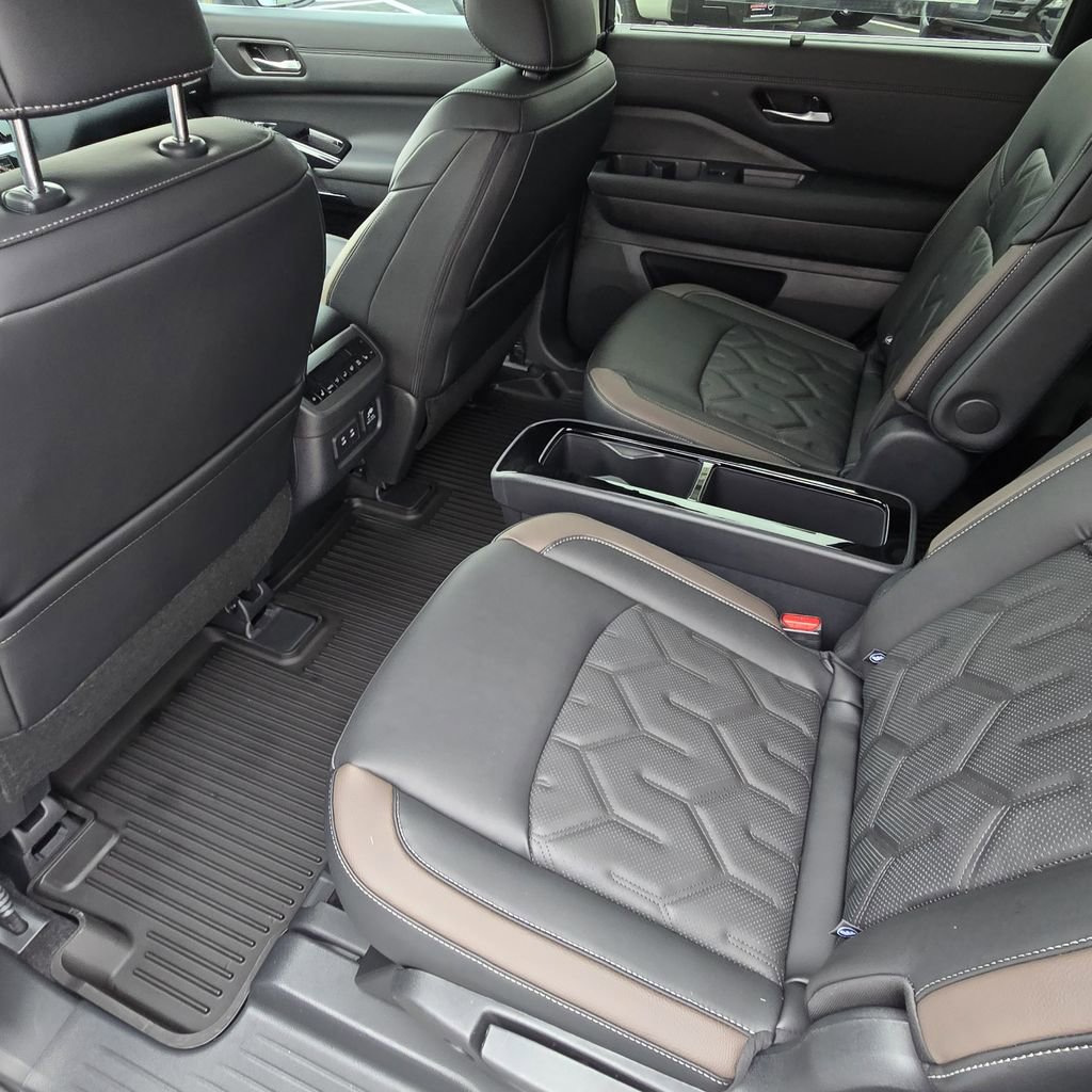 New 2026 Nissan Pathfinder Platinum w/ Cargo Package image 11