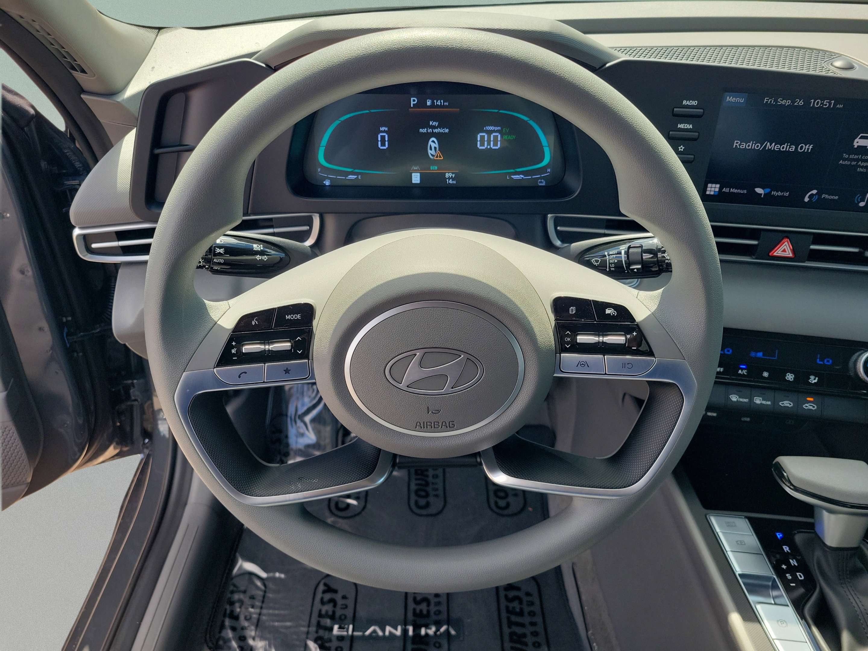New 2025 Hyundai Elantra Hybrid w/ Cargo Package FWD image 15