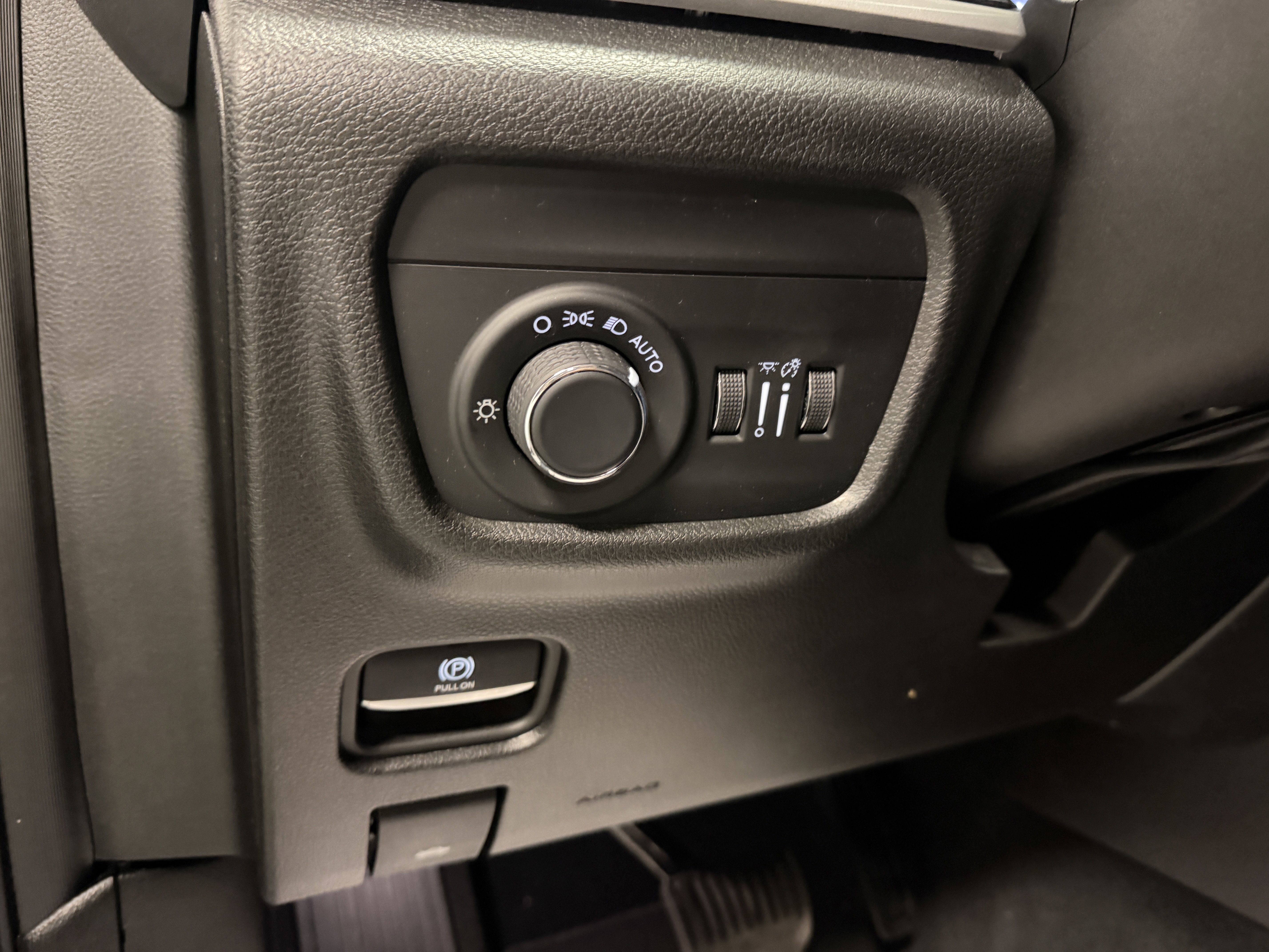 Used 2023 Jeep Grand Cherokee Laredo image 19