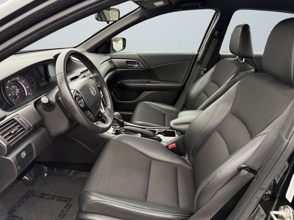 Used 2017 Honda Accord Sport image 9
