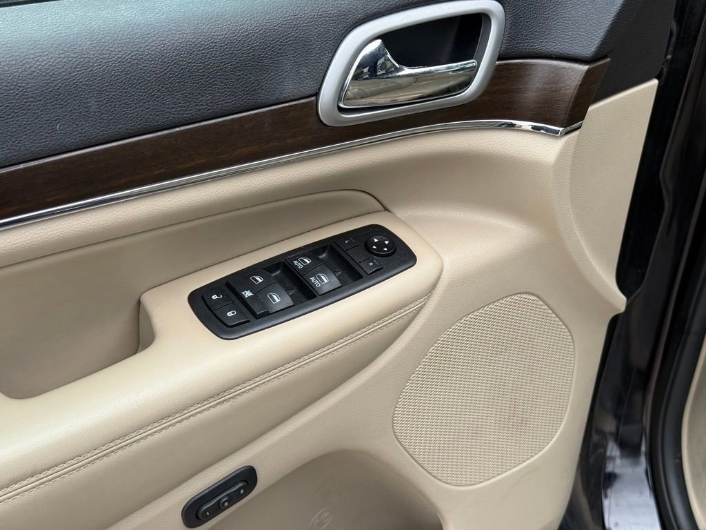 Used 2018 Jeep Grand Cherokee Limited AWD/4WD image 11