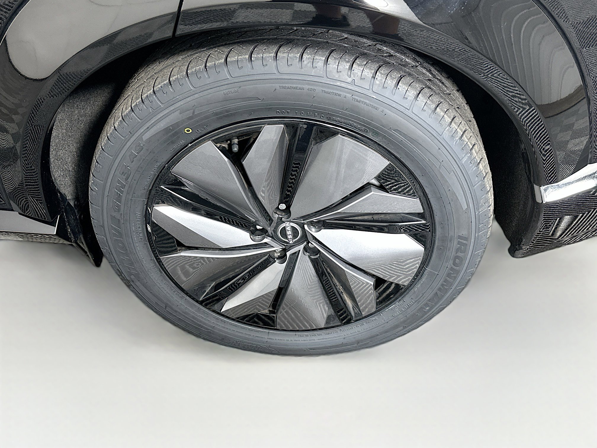 Used 2024 Nissan Ariya AWD image 11