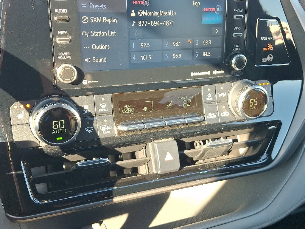 Certified 2022 Toyota Highlander XLE AWD/4WD image 18