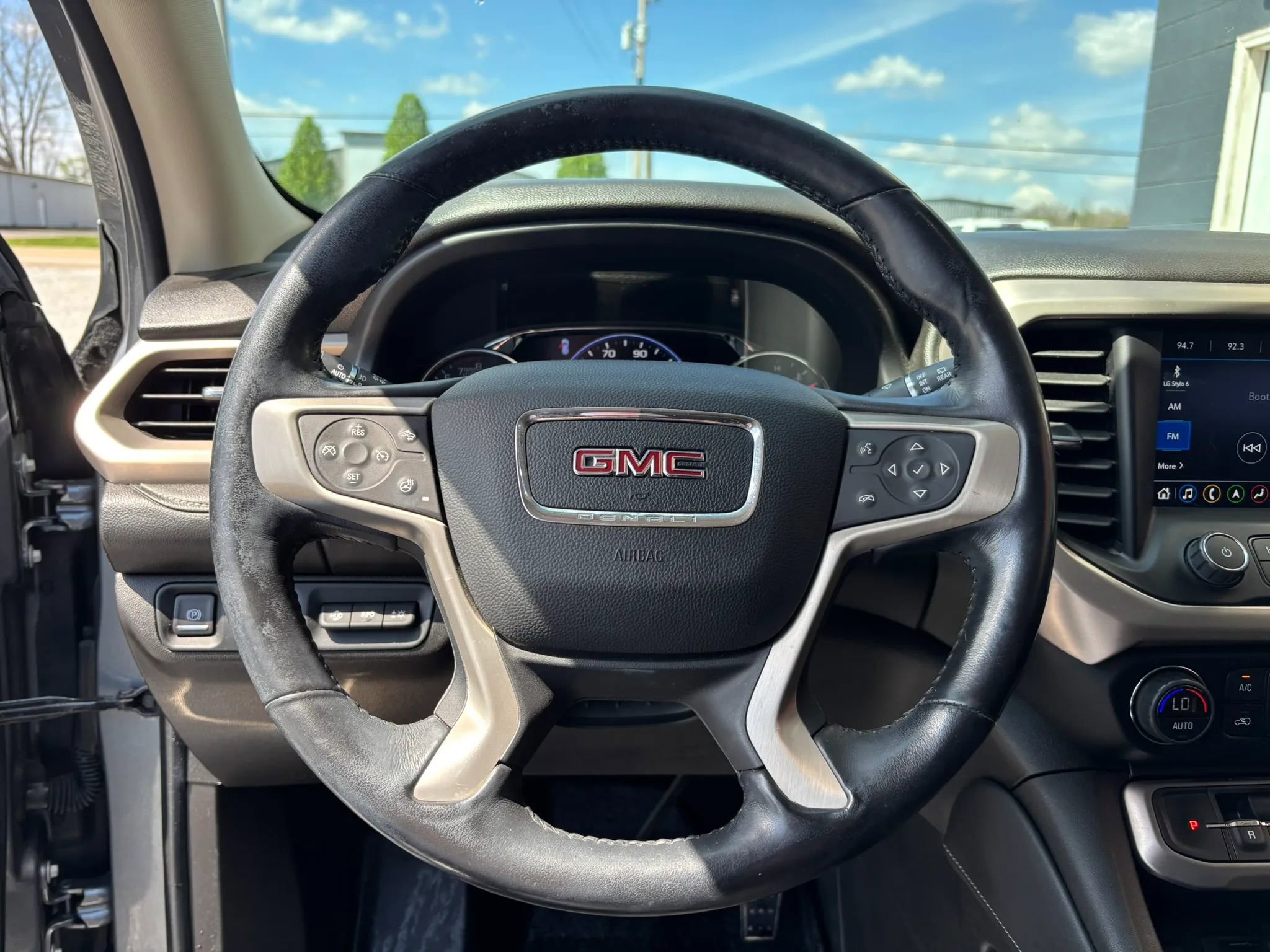 Used 2020 GMC Acadia Denali w/ Denali Ultimate Package AWD/4WD image 23