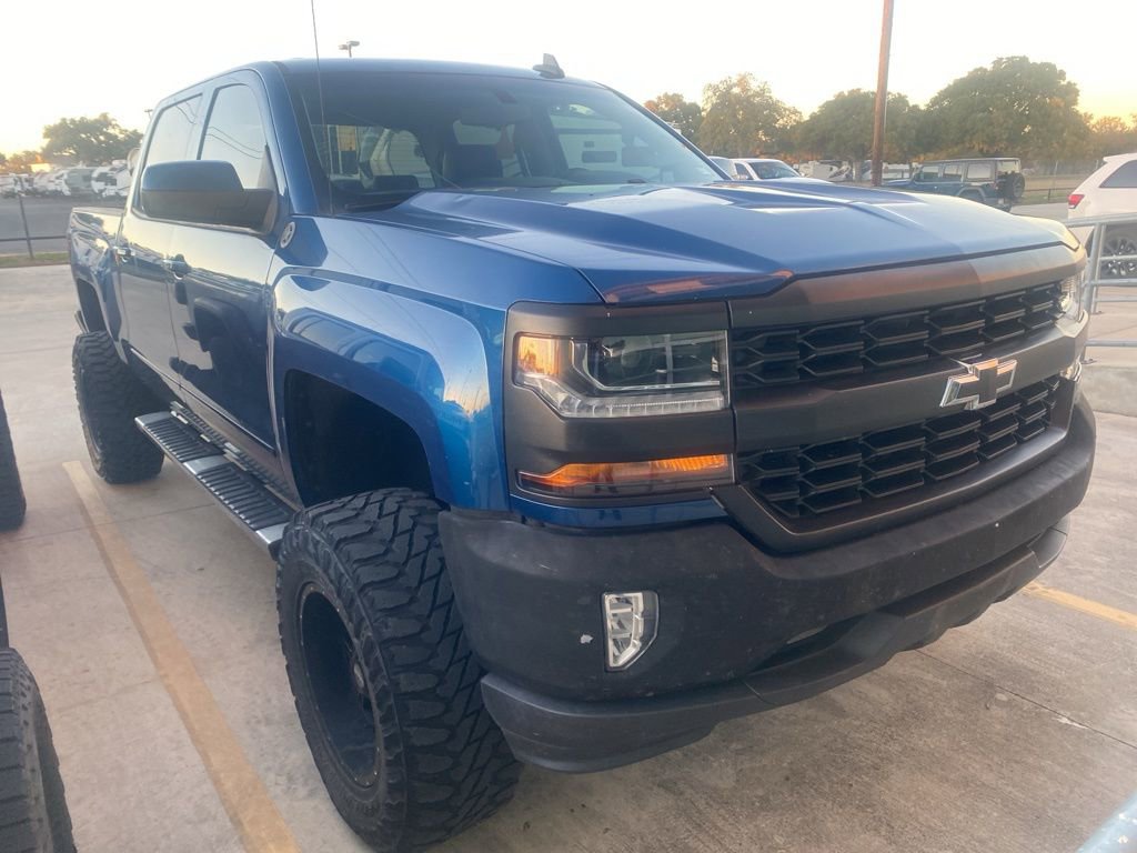 Used 2018 Chevrolet Silverado 1500 LT w/ Texas Edition image 13