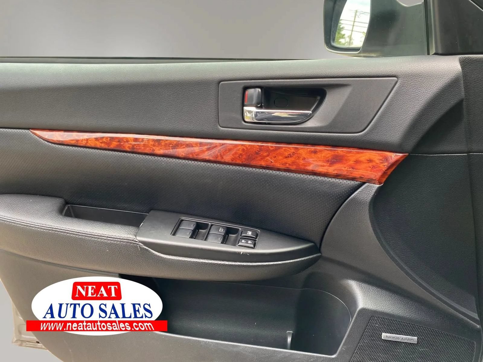 Used 2010 Subaru Outback 2.5i Limited AWD/4WD image 11