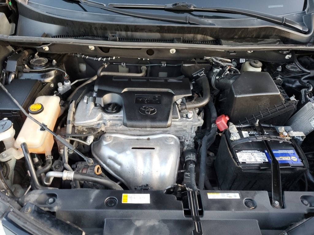 Used 2018 Toyota RAV4 LE image 12