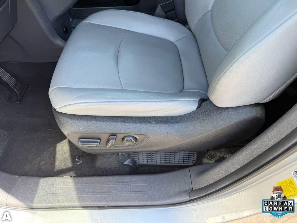 Used 2024 Toyota Sienna XLE FWD image 13