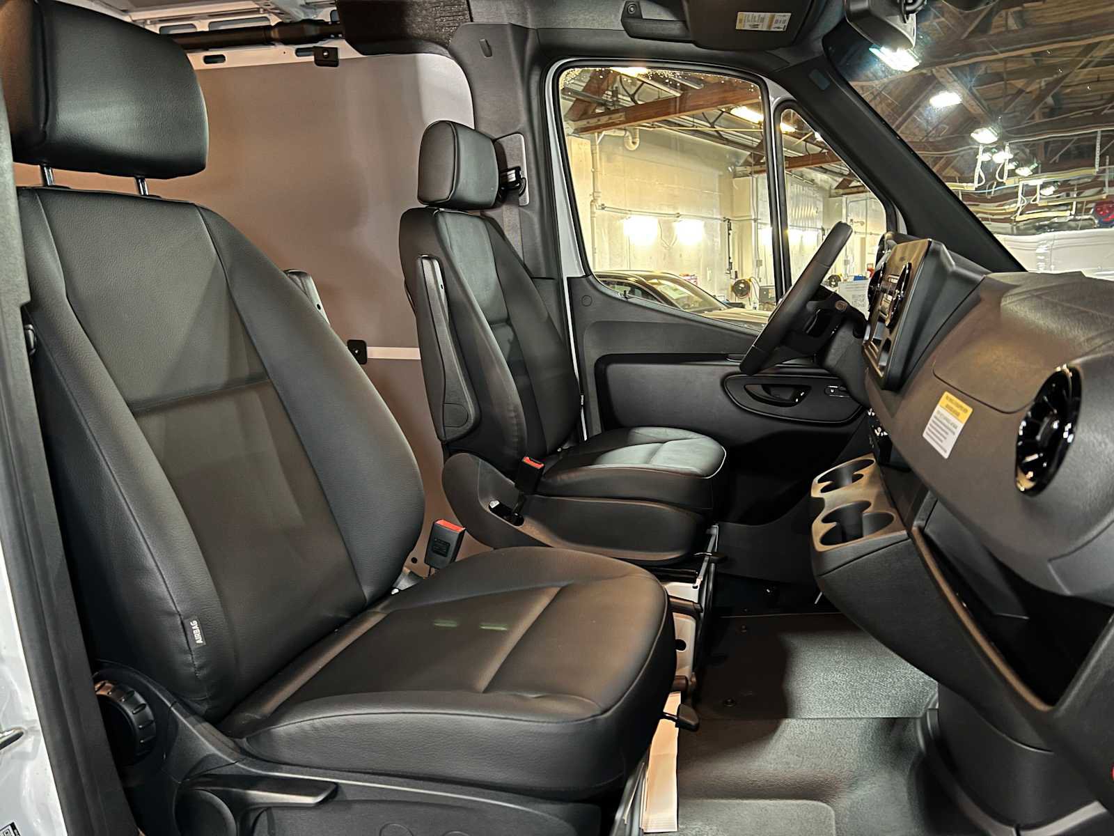 Used 2025 Mercedes-Benz Sprinter 2500 image 12