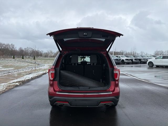 Used 2018 Ford Explorer XLT w/ Equipment Group 202A image 10