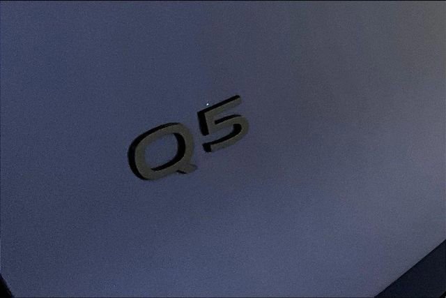 Used 2025 Audi Q5 Premium w/ Convenience Package image 32