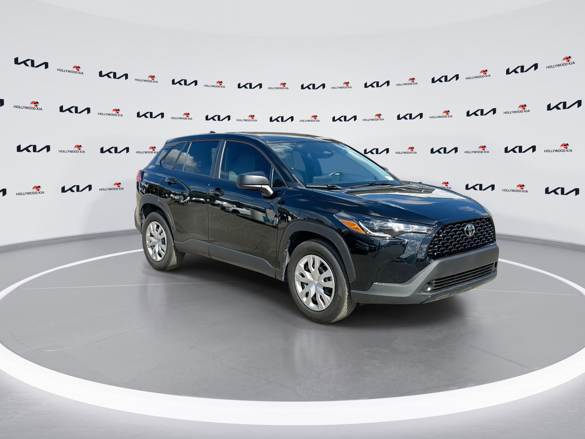 Used 2024 Toyota Corolla Cross L image 2