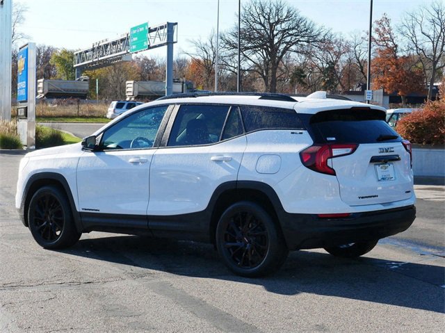 Used 2023 GMC Terrain SLE w/ Driver Convenience Package image 4